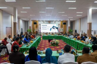 Gubernur Papua Tengah, Meki Nawipa, mengundang para pimpinan lembaga gereja se-Tanah Papua dalam dialog bersama guna membahas kompleksitas persoalan sosial dan pembangunan di Papua Tengah, berlangsung di Ballroom Kantor Gubernur, Area Bandara Lama, Jalan Sisingamangaraja Nabire, pada Senin (14/9/2026). /Istimewa.(tadahnews)