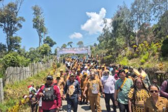 Gubernur Provinsi Papua tengah didampingi Bupati dna Wakil bupati Intan Jaya serta FORKAPIMDA mengunjungi SSH di SD YPPK Bilogai ,Selasa,(15/2026)/foto.kalis